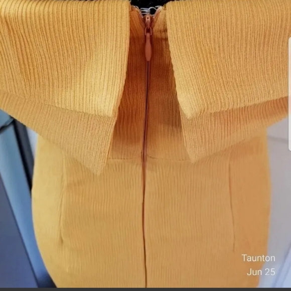 EUC Hello Molly Ruffle off the Shoulder Orange Pencil Dress Size Medium 🔥🔥🔥 - Picture 4 of 13